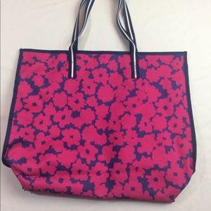 Estée Lauder patterned bag